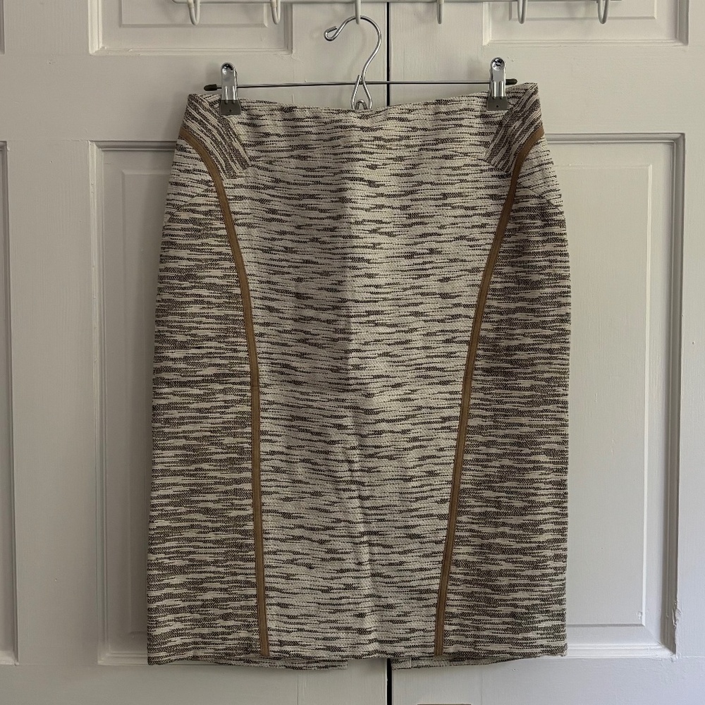 Lafayette 148 pencil skirt, size 6